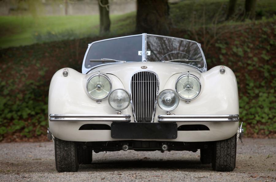  Jaguar XK120 Roadster White 1953 года  (фото 14 из 39)